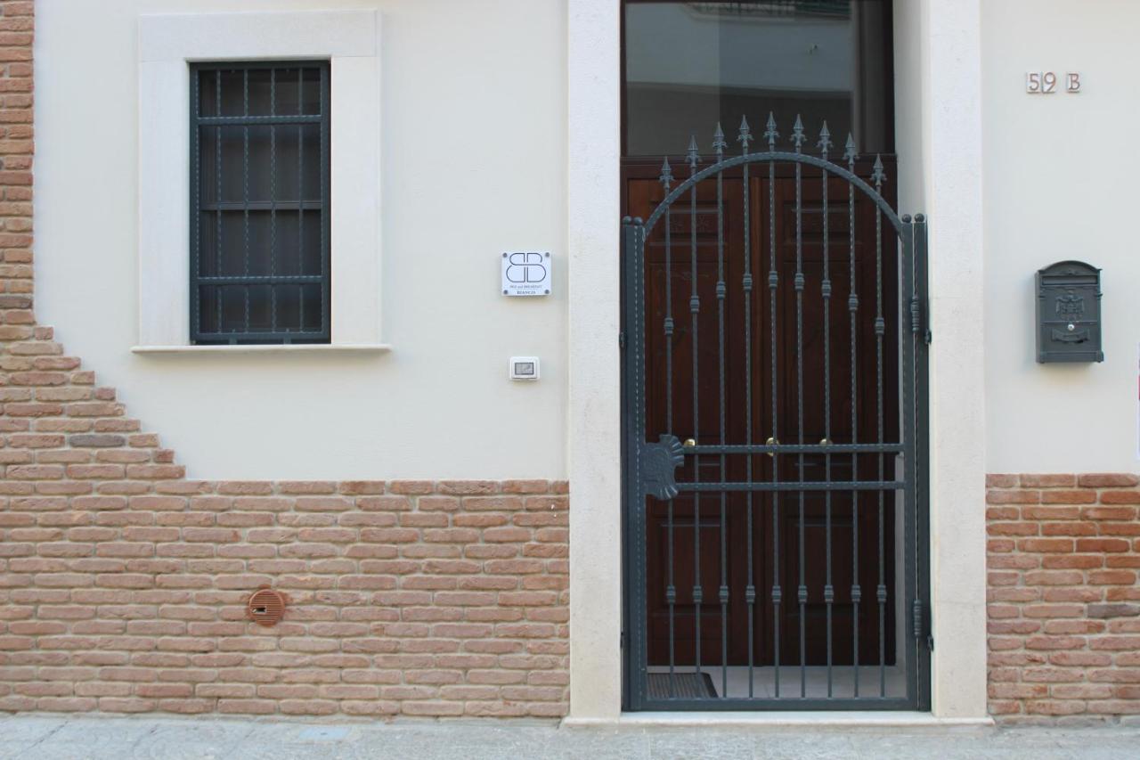 B&B Bianco Apartments Orta Nova المظهر الخارجي الصورة